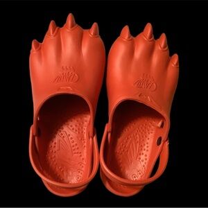 Red Claw-Shaped Clogs. Rare Find! Walk on the Wild Side! Forms to your feet. NEW